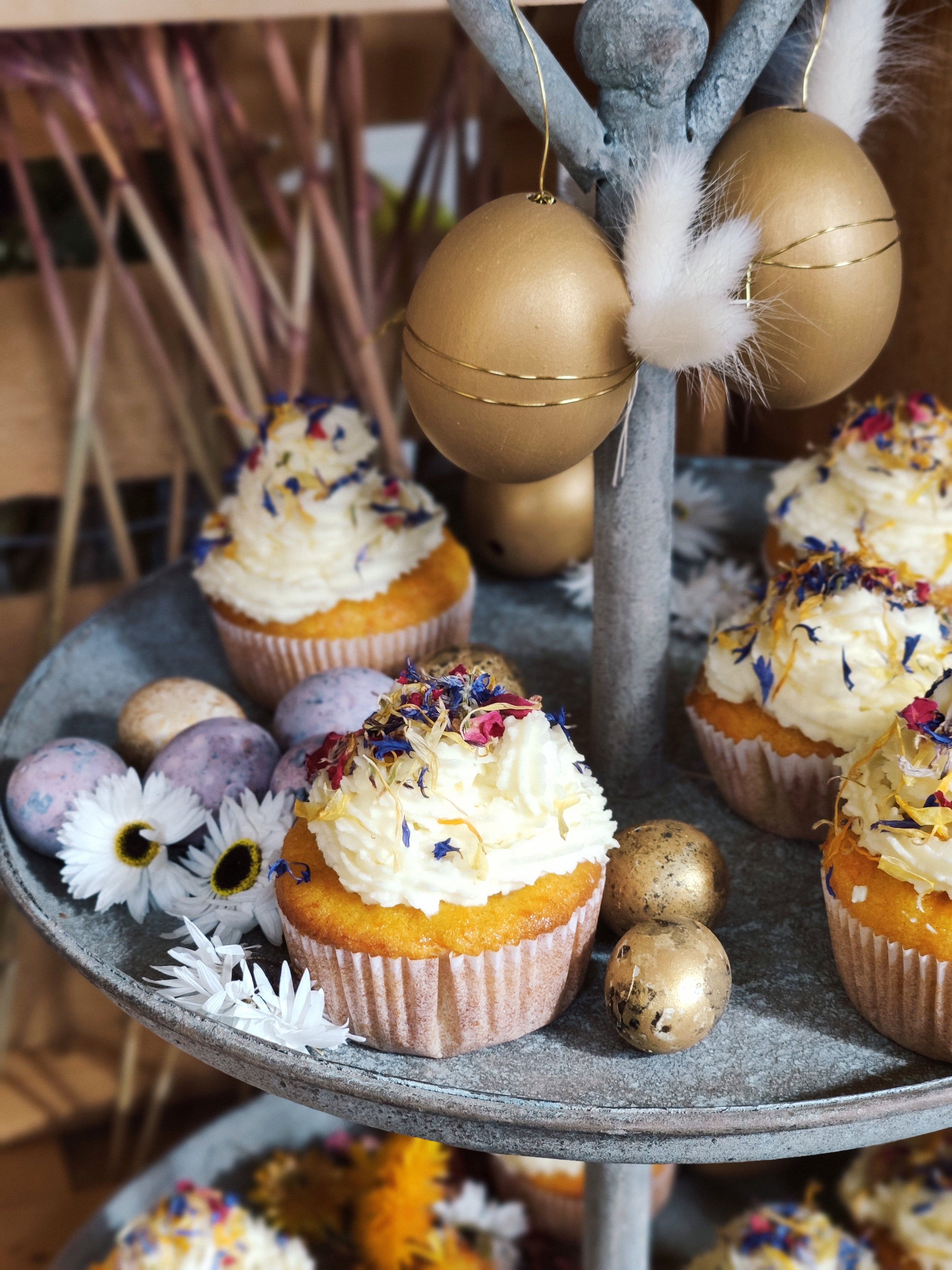 Blütenkonfetti x Rübli Cupcakes zu Ostern