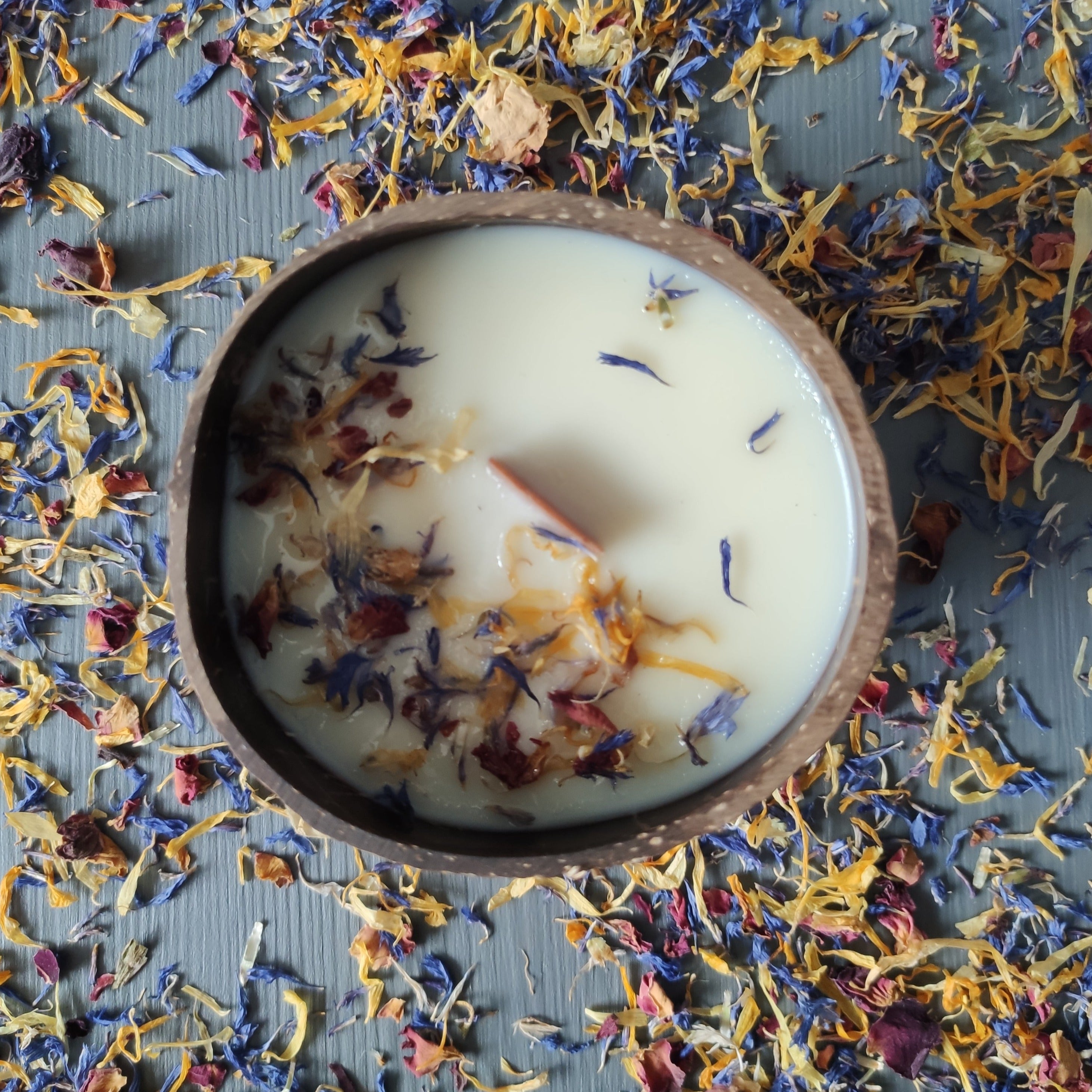 Duftkerze Monoi de Tahiti mit Blütenkonfetti Summer Days