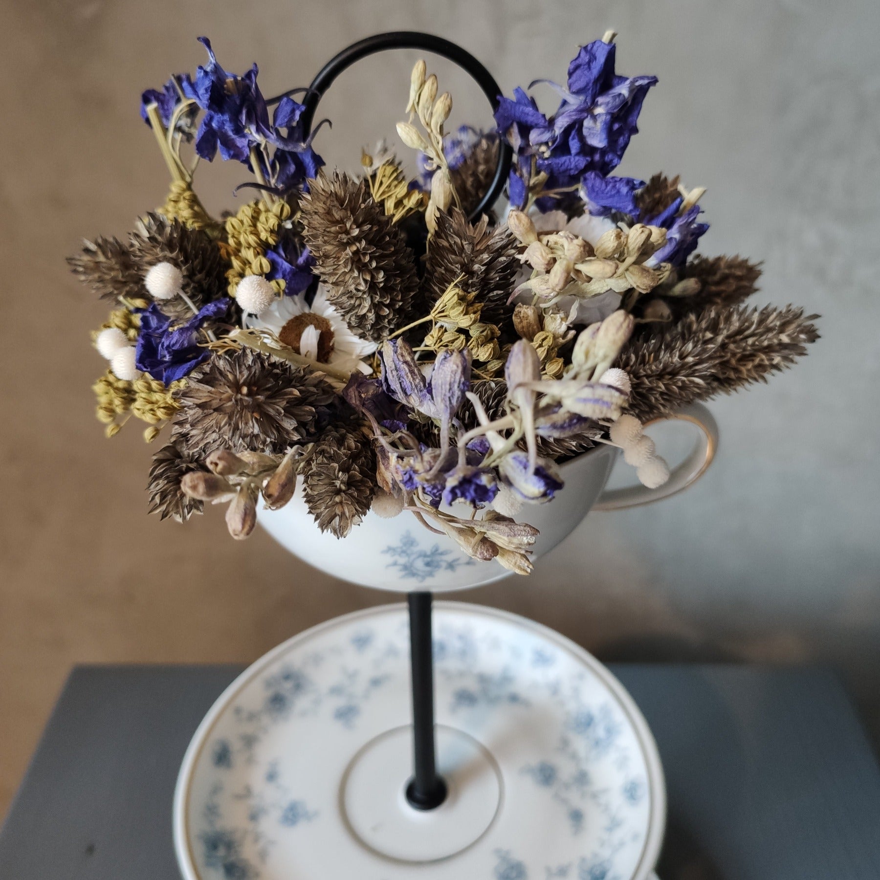 Etagere mit Trockenblumen Ensemble