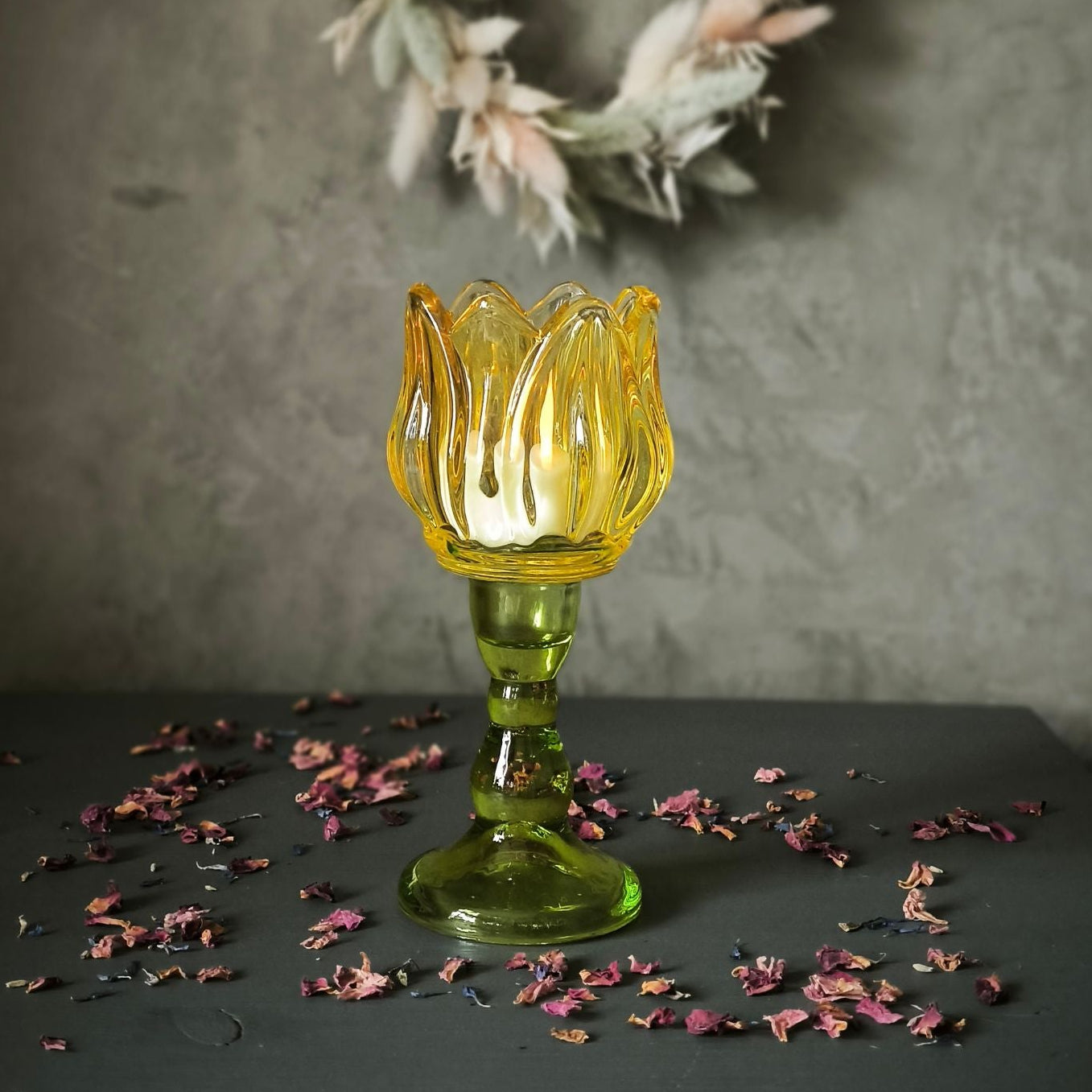 Bloomlight Teelichthalter in Tulpenform aus Glas gelb mit Teelicht