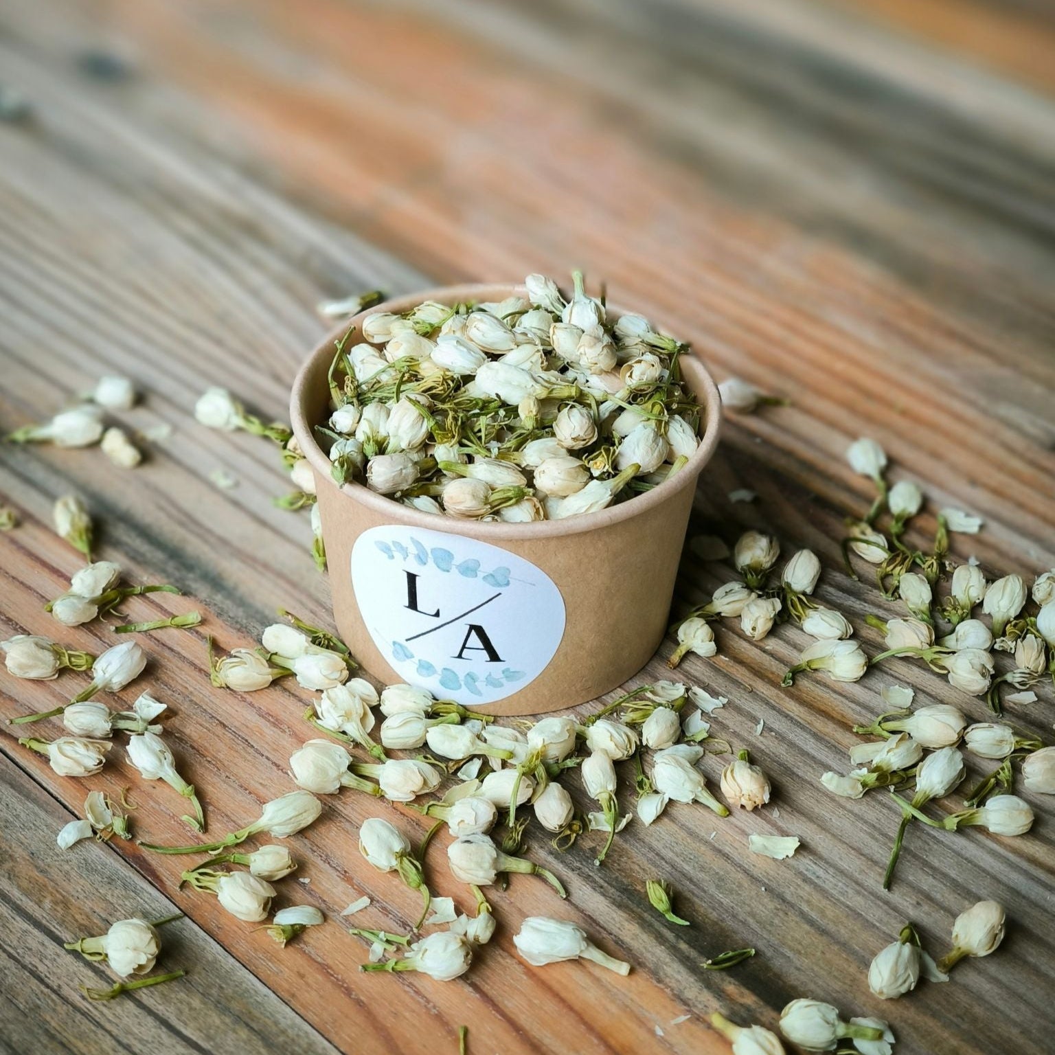 Blütenkonfetti Ivory Jasmin mit braunen Bechern