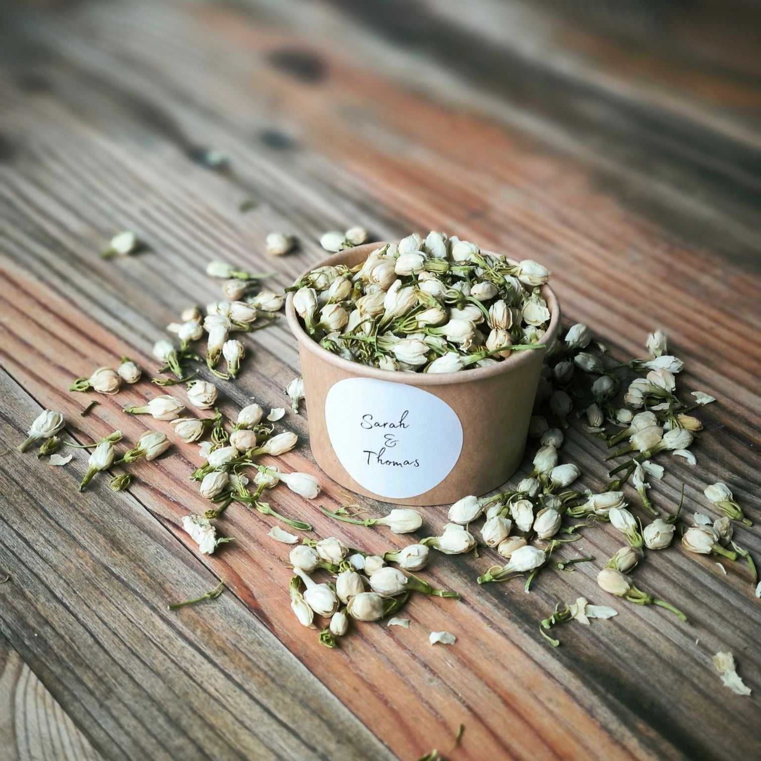 Bütenkonfetti Ivory Jasmin mit braunen Bechern