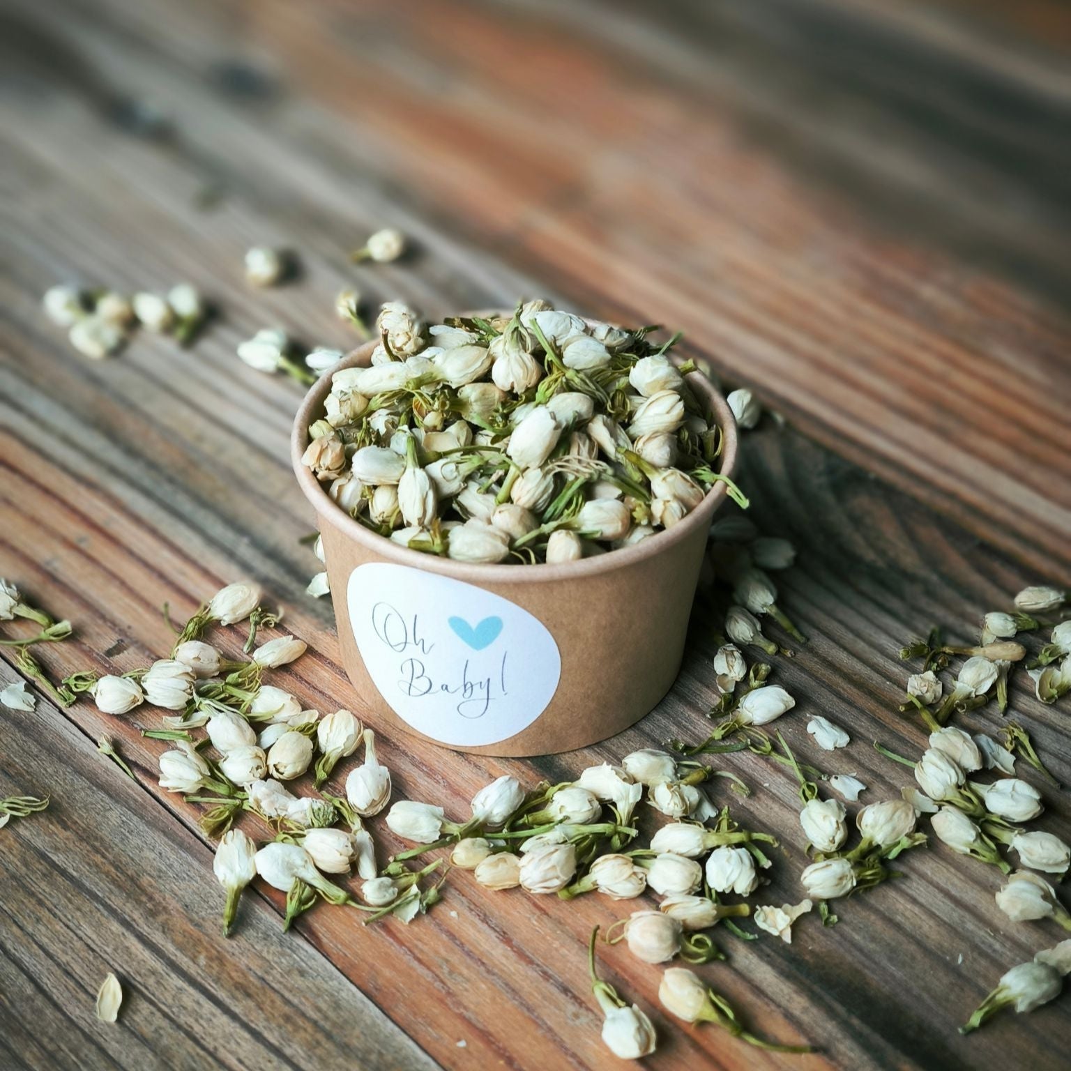 Blütenkonfetti Ivory Jasmin mit braunen Bechern