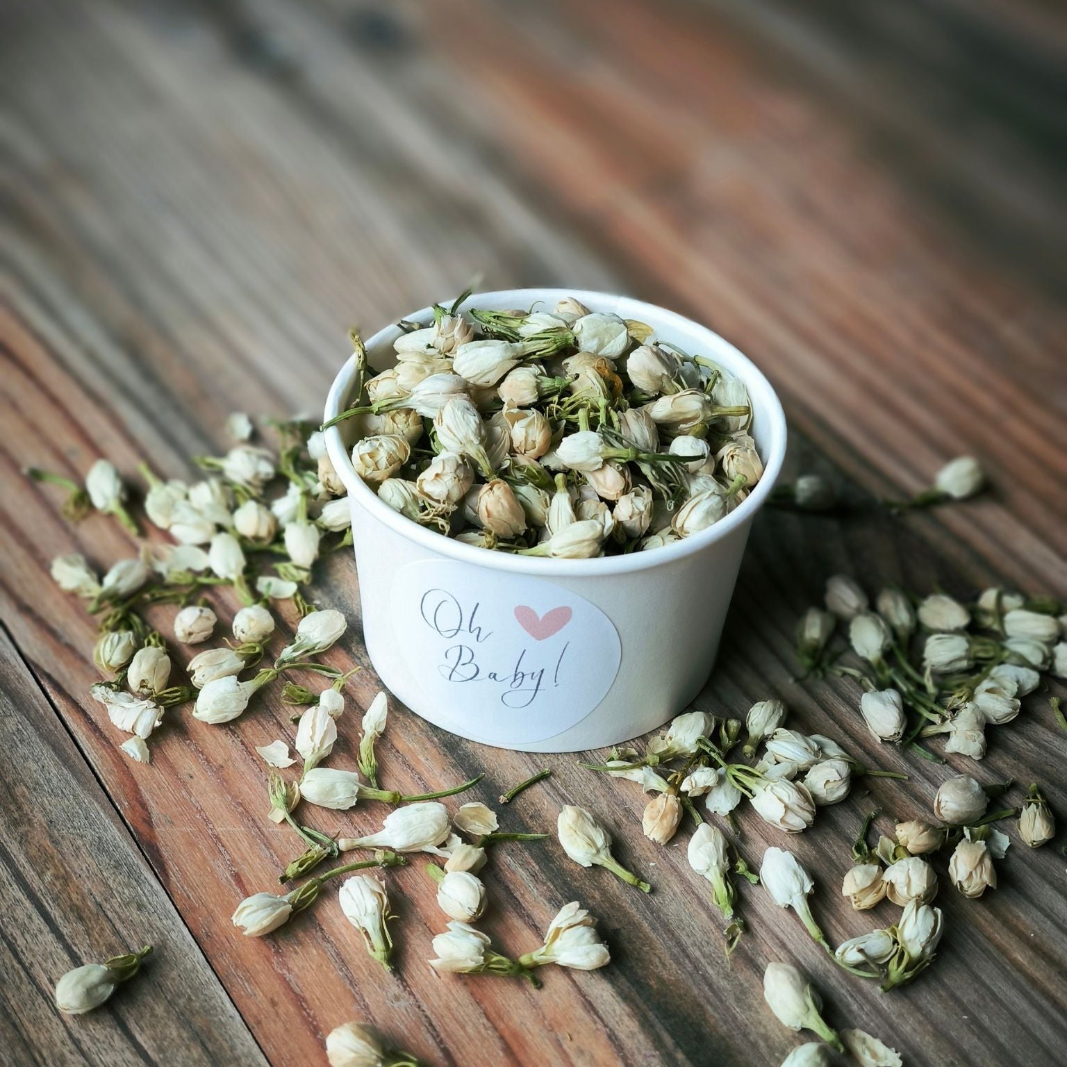 Blütenkonfetti Ivory Jasmin mit weißen Bechern
