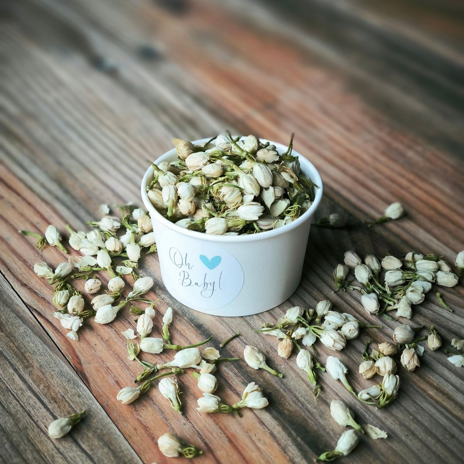 Blütenkonfetti Ivory Jasmin mit weißen Bechern