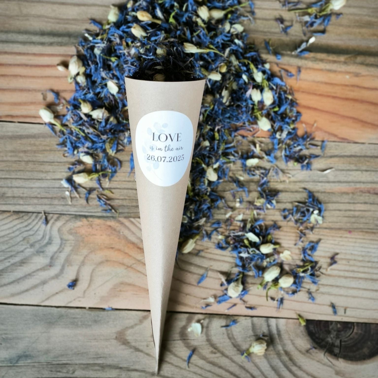 Blütenkonfetti Blue Ivory in Cones mit Layout 2