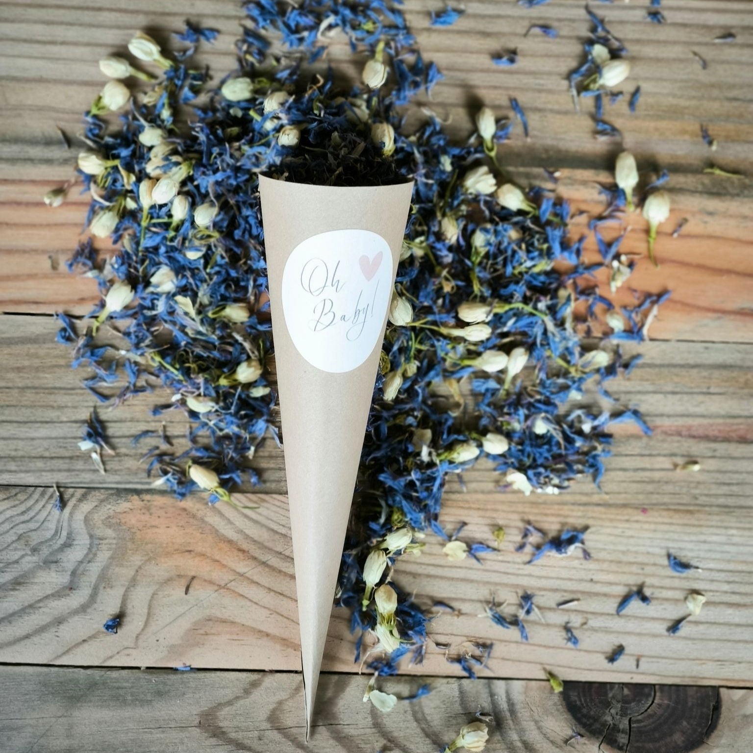 Blütenkonfetti Blue Ivory in Cones mit Layout 7