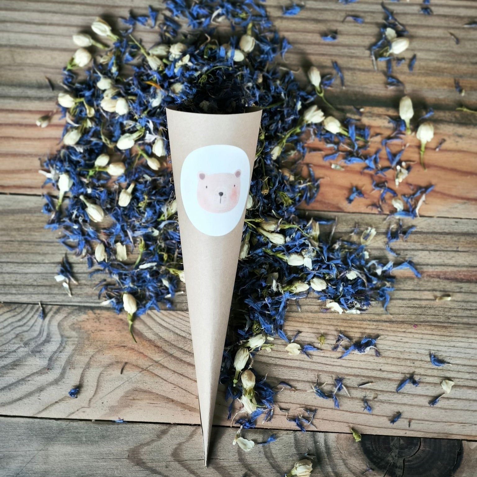 Blütenkonfetti Blue ivory in Cones mit Layout 9