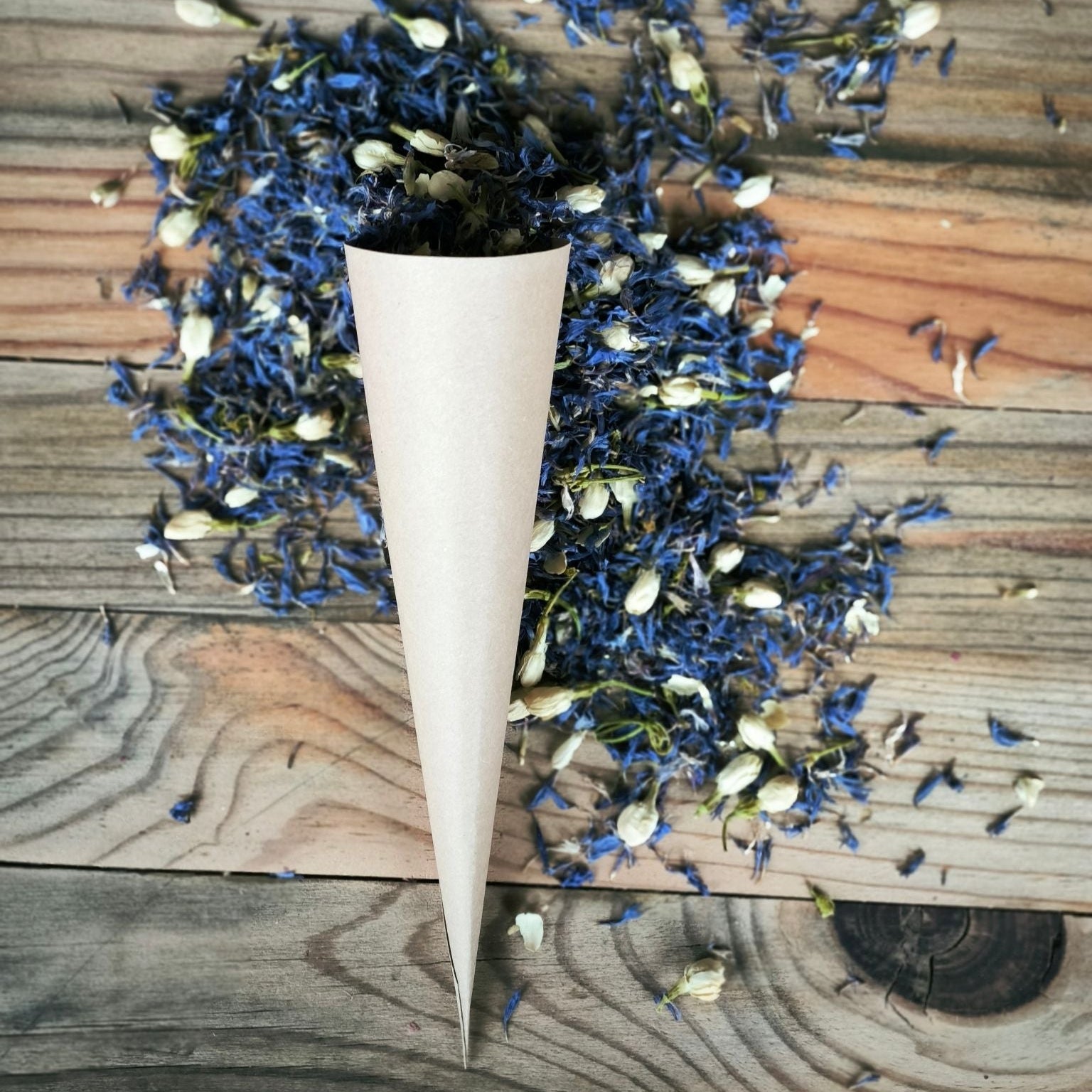 Blütenkonfetti Blue ivory in Cones kein Sticker