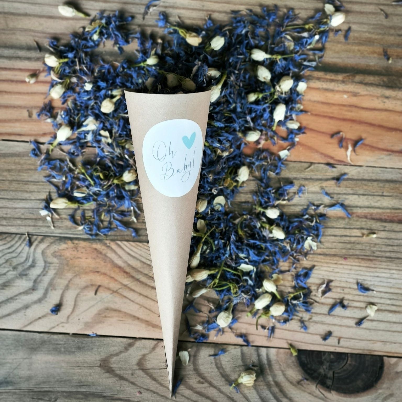 Blütenkonfetti Blue Ivory in Cones mit Layout 8