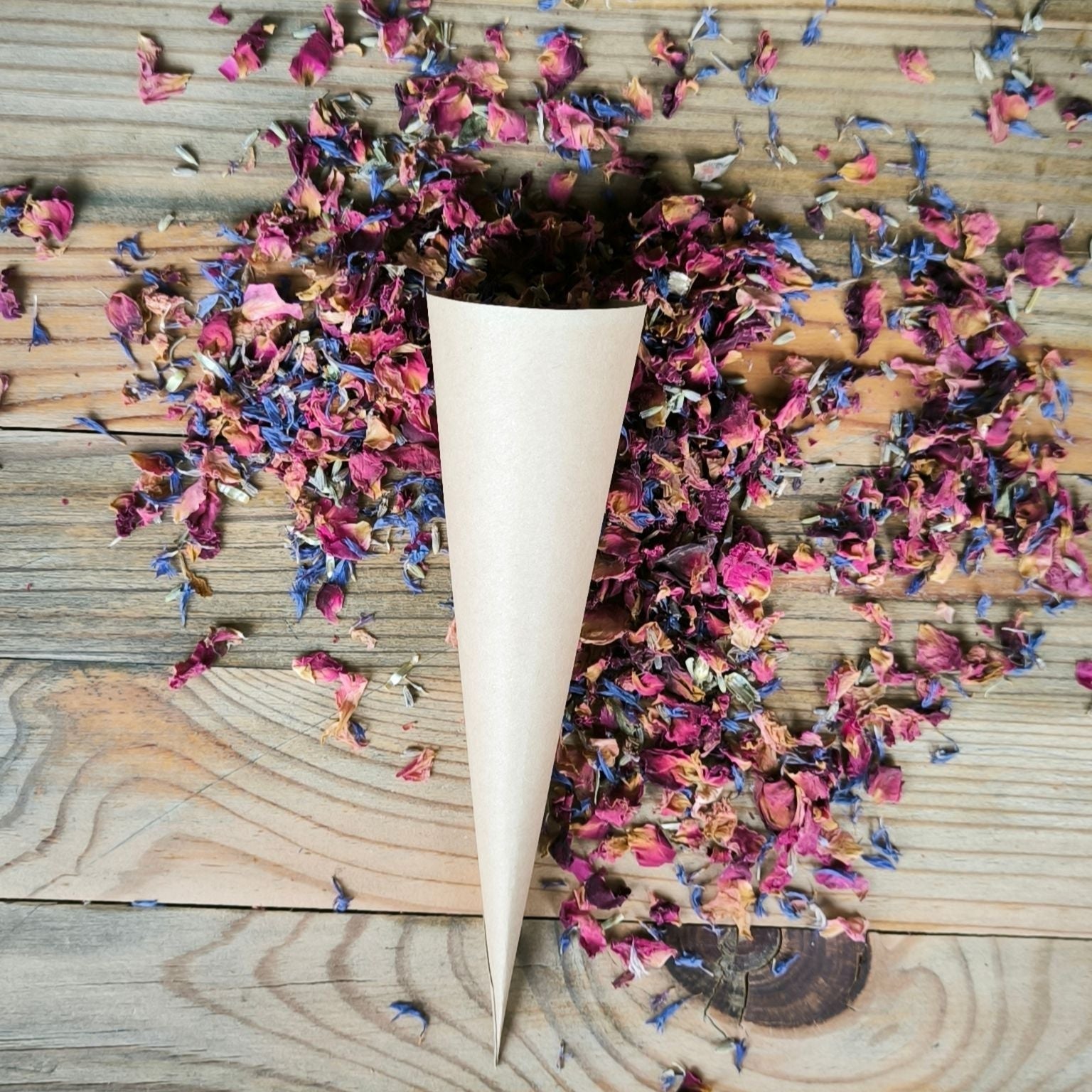 Blütenkonfetti Fairytale in Cones kein Sticker