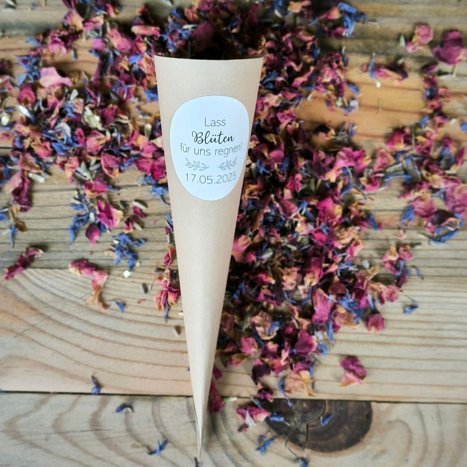 Blütenkonfetti Fairytale in Cones mit
Layout 4