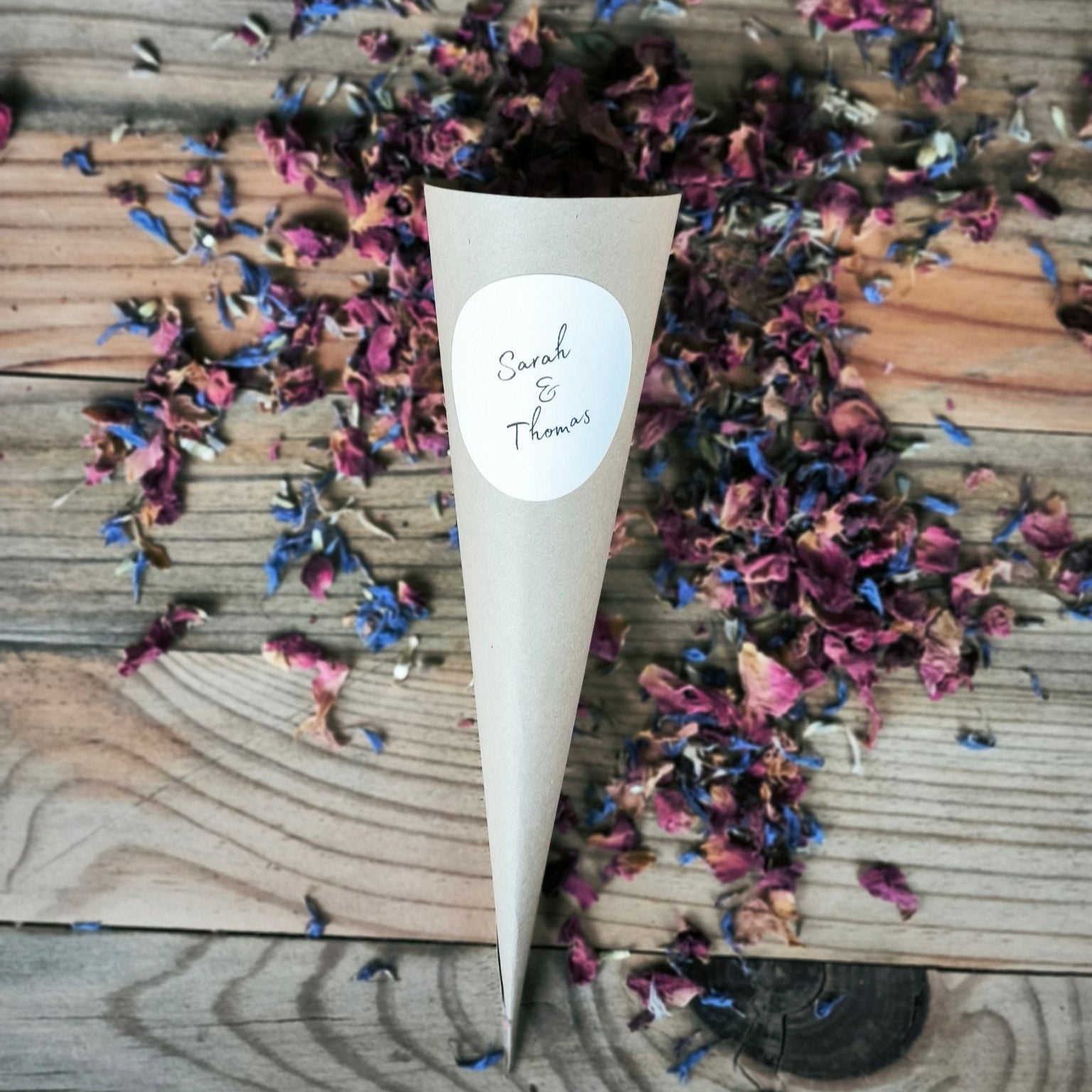 Blütenkonfetti Fairytale in Cones mit Layout 5