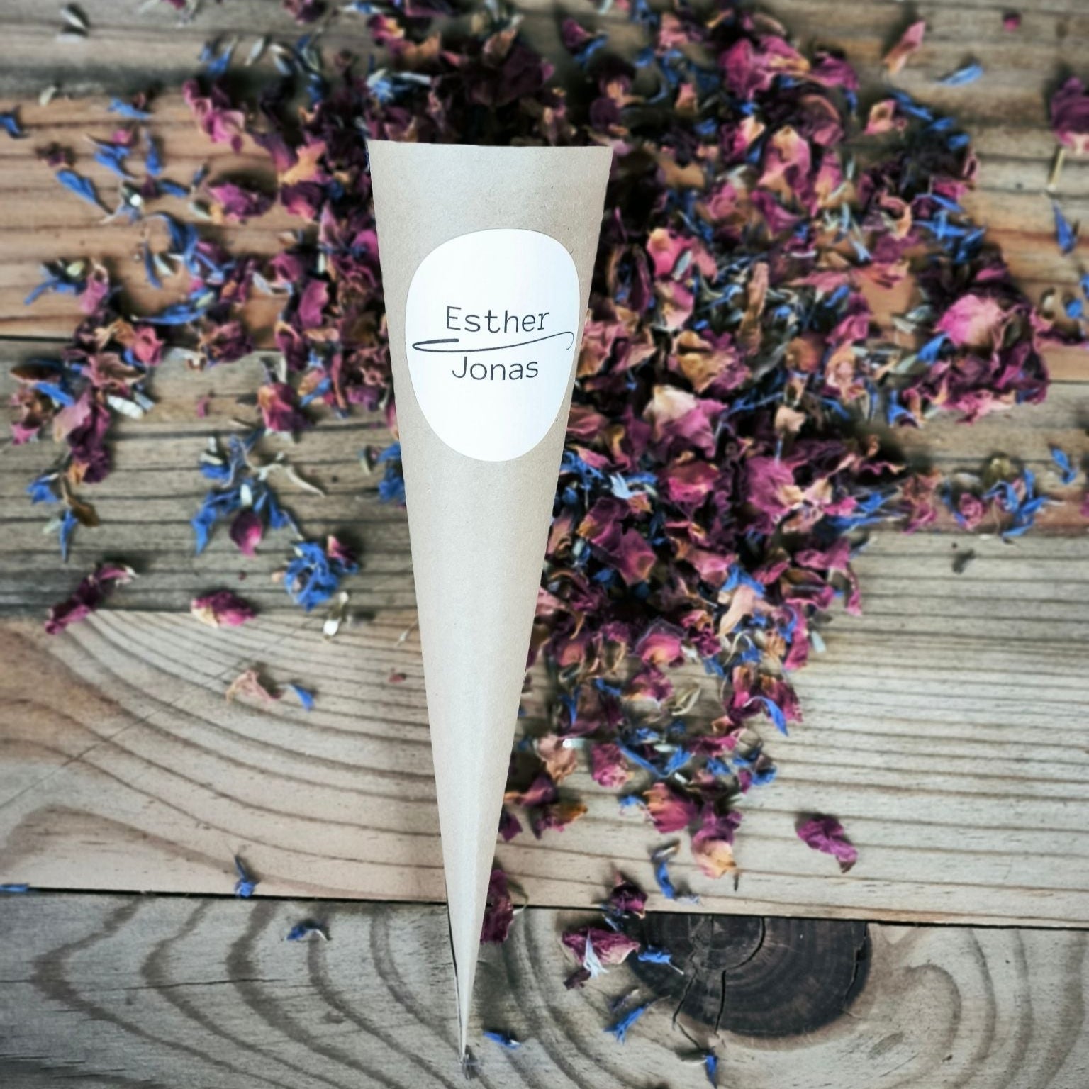 Blütenkonfetti Fairytale in Cones mit Layout 6