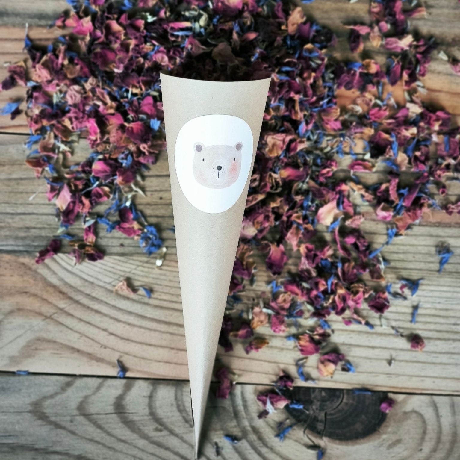 Blütenkonfetti Fairytale in Cones mit Layout 9