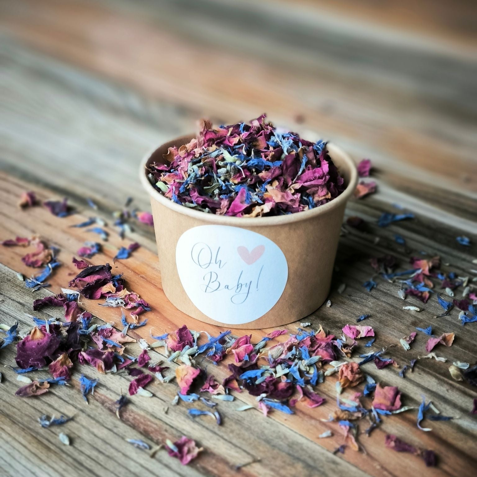 Blütenkonfetti Fairytale in braunen Bechern mit Layout 7