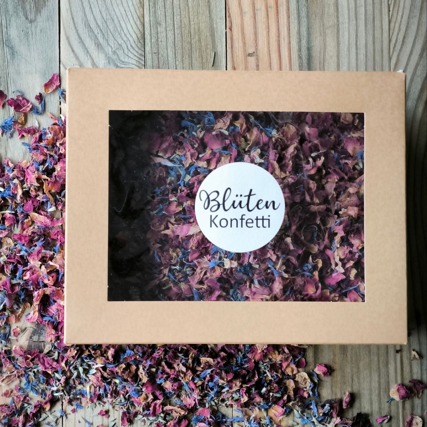 Blütenkonfetti Fairytale in einer Box aus Kraftpapier