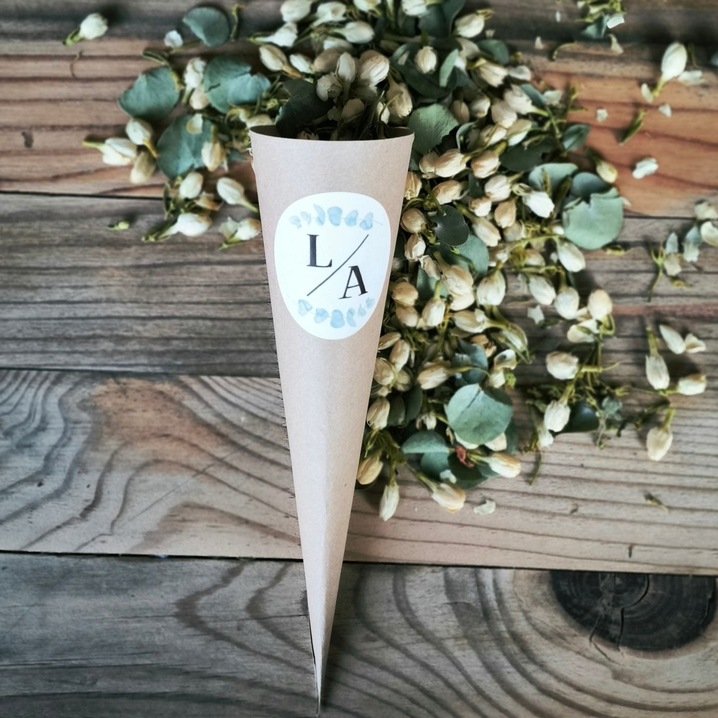 Blütenkonfetti Green Ivory in Cones mit Layout 3