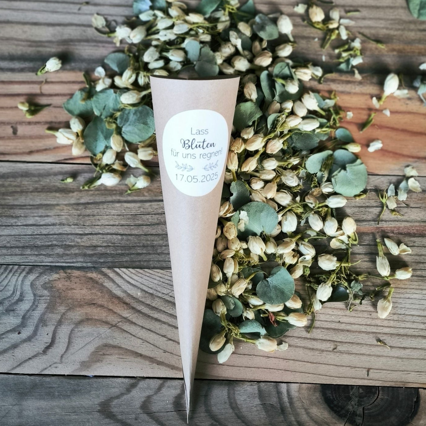 Blütenkonfetti Green Ivory in Cones mit Layout 4