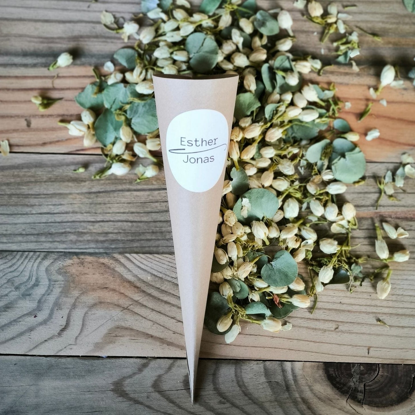 Blütenkonfetti Green Ivory in Cones mit Layout 6