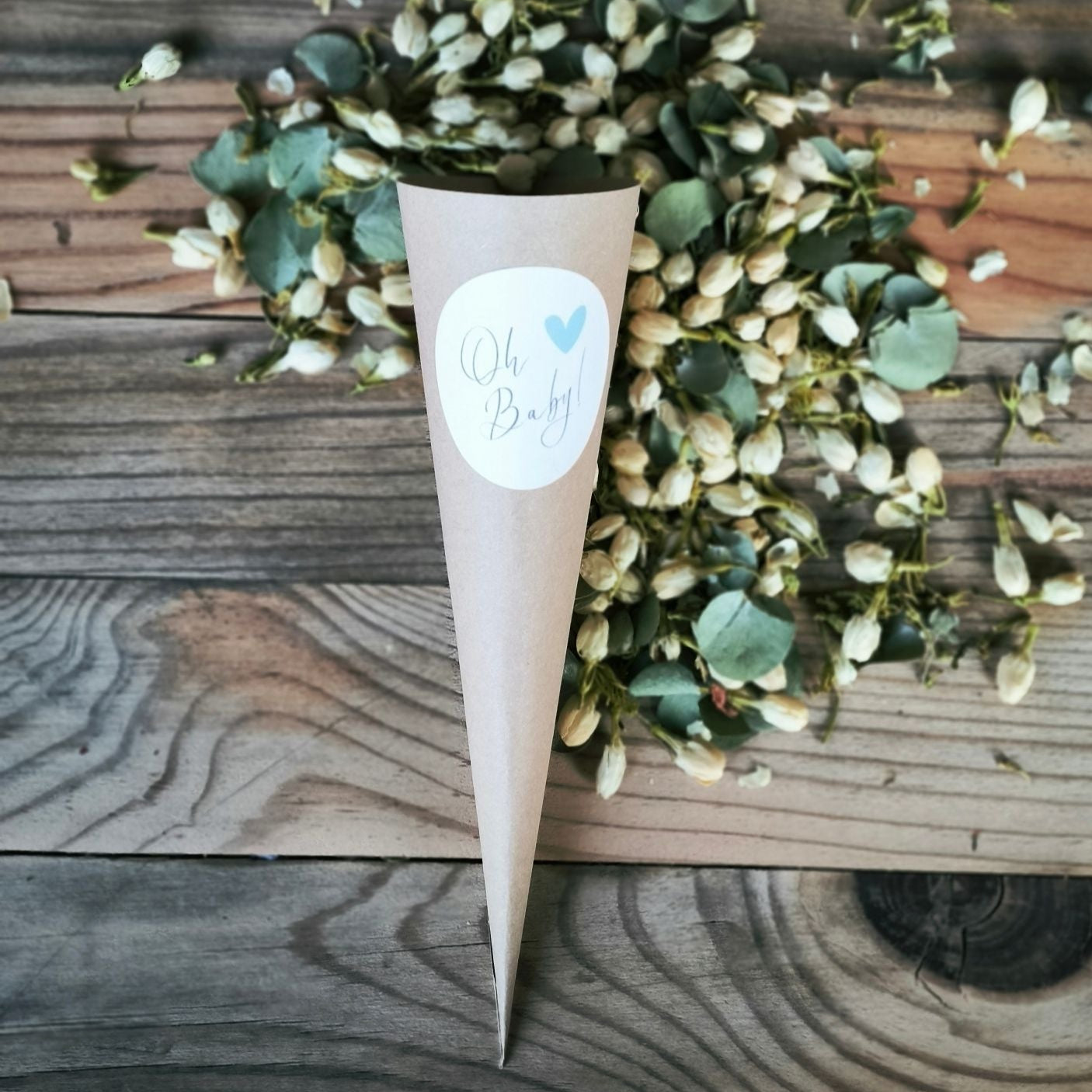 Blütenkonfetti Green Ivory in Cones mit Layout 8