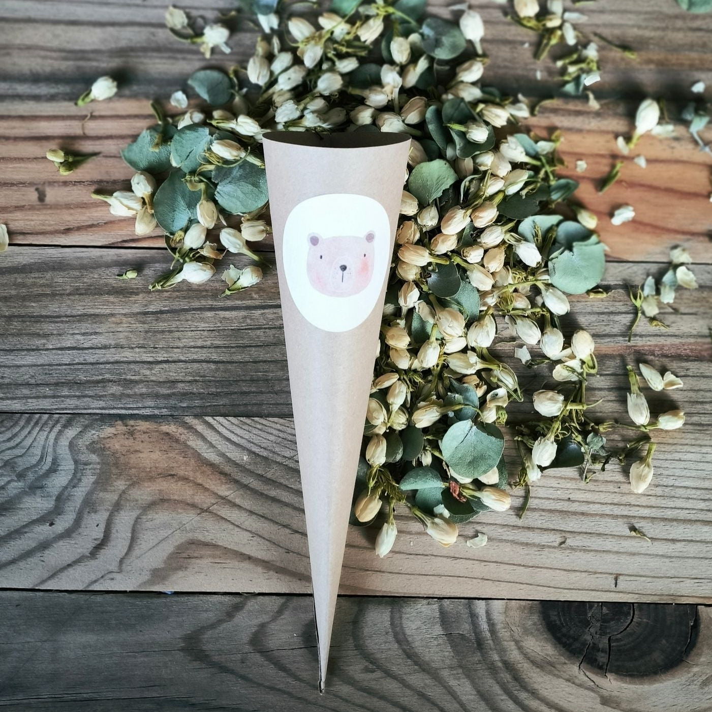 Blütenkonfetti Green Ivory in Cones mit Layout 9