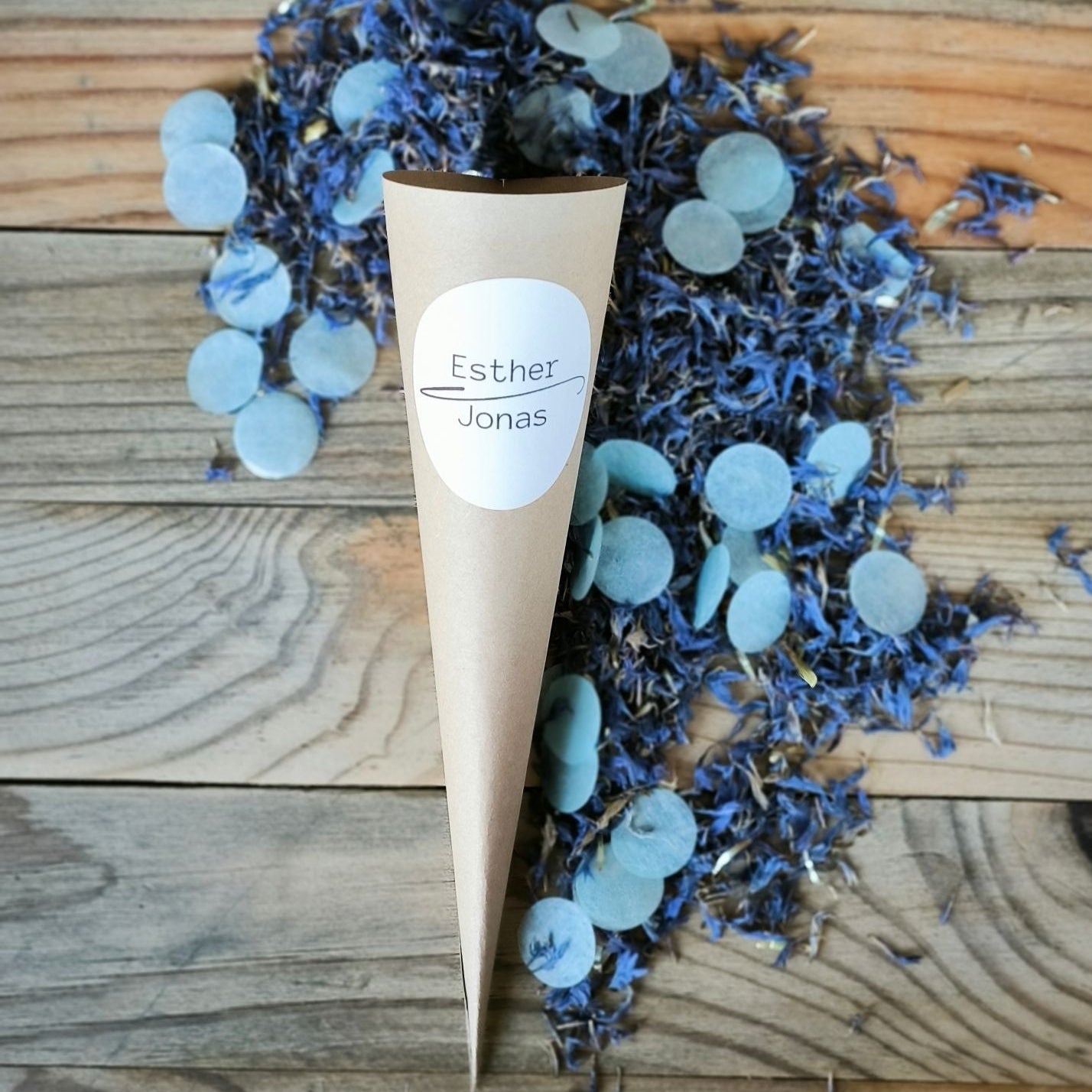 Blütenkonfetti Iced Blue mit Seidenpapierkonfetti in Cones mit ayout 6
