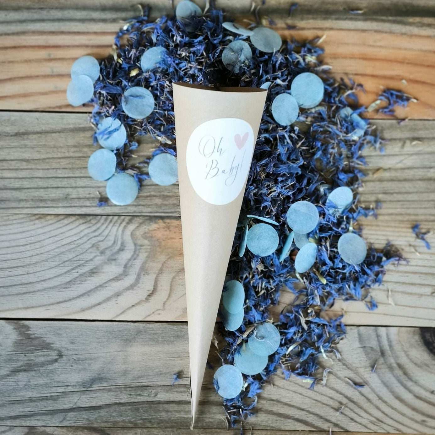 Blütenkonfetti Iced Blue mit Seidenpapierkonfetti in Cones mit Layout 7