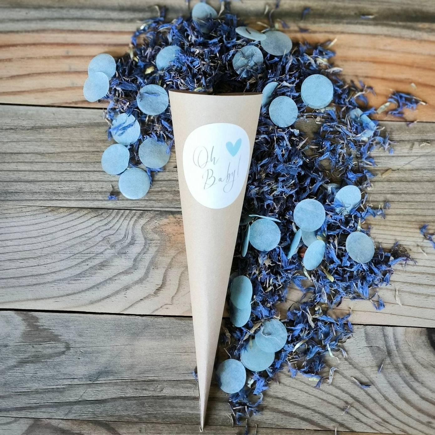 Blütenkonfetti Iced Blue mit Seidenpapierkonfetti in Cones mit Layout 8