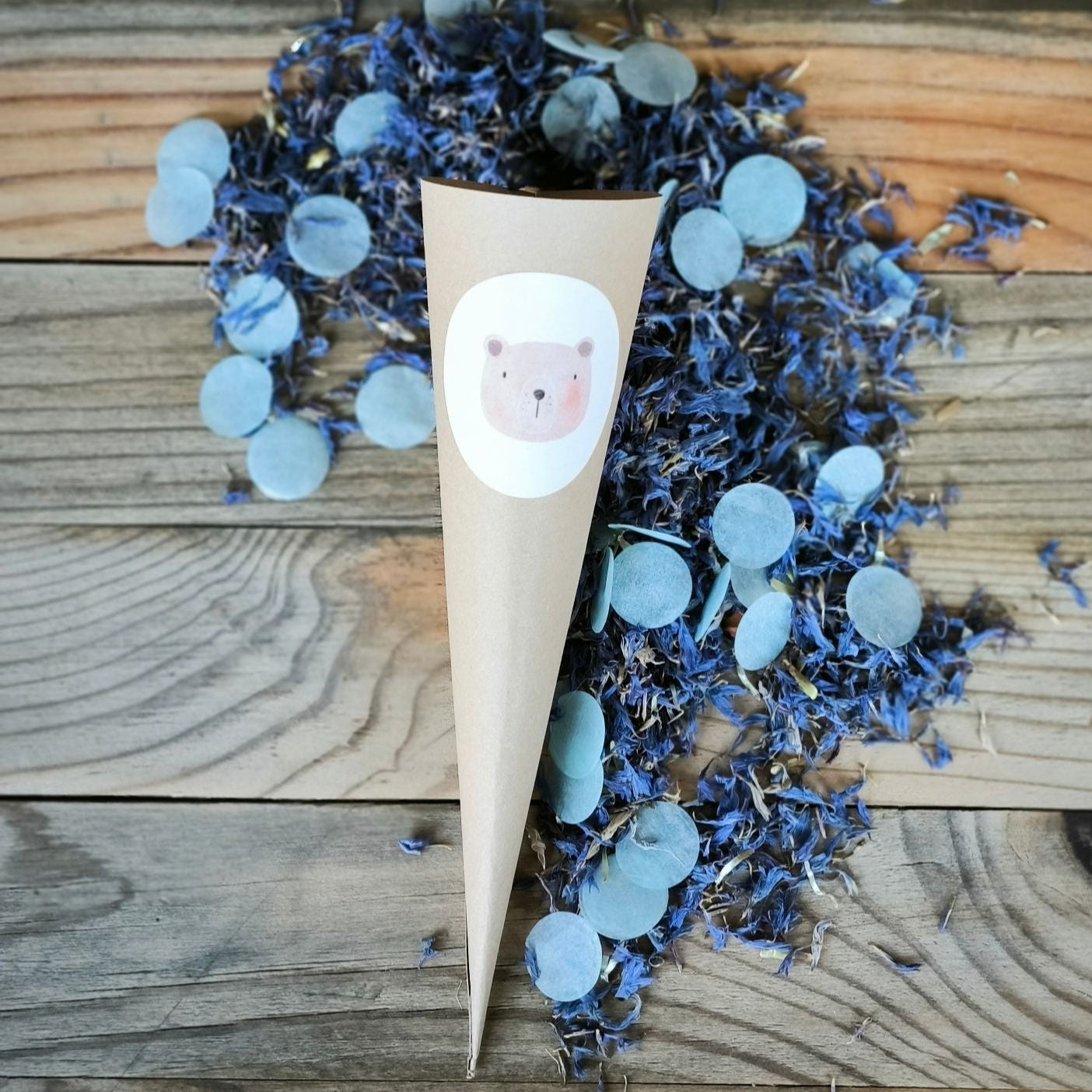 Blütenkonfetti Iced Blue mit Seidenpapierkonfetti in Cones mit Layout 9