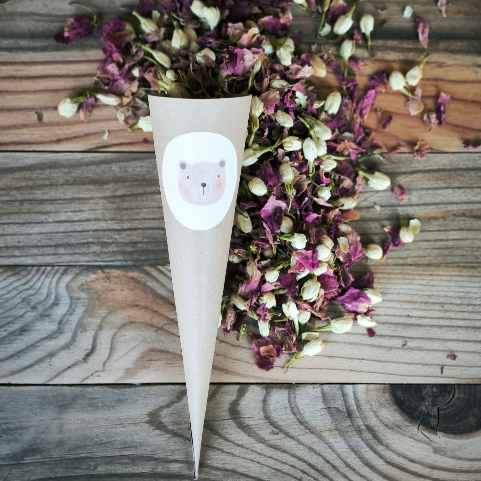 Blütenkonfetti Pink Ivory in Cones mit Layout 9