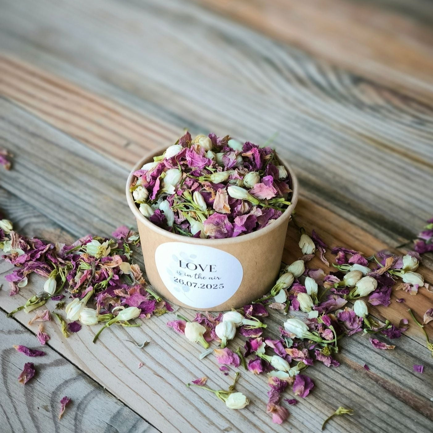 Blütenkonfetti Pink Ivory in braunen Bechern mit Layout 2