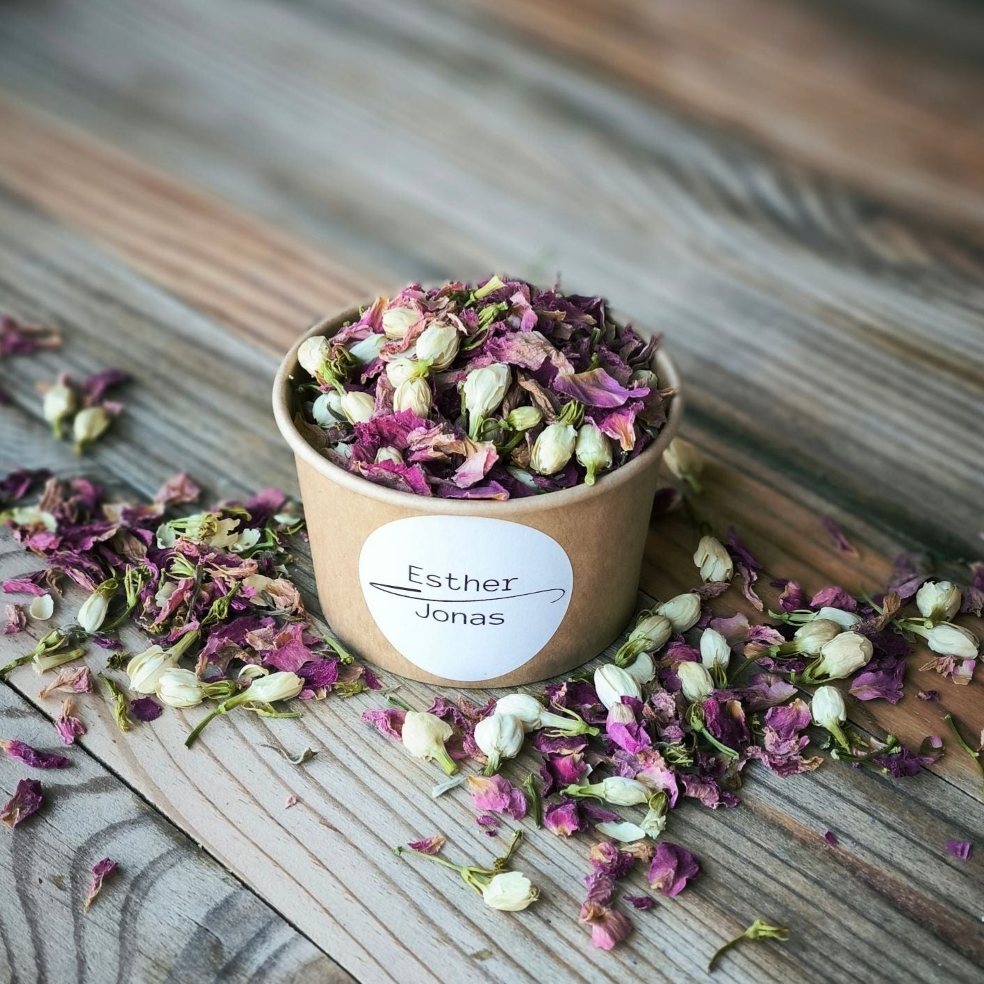 Blütenkonfetti Pink Ivory in braunen Bechern mit Layout 6