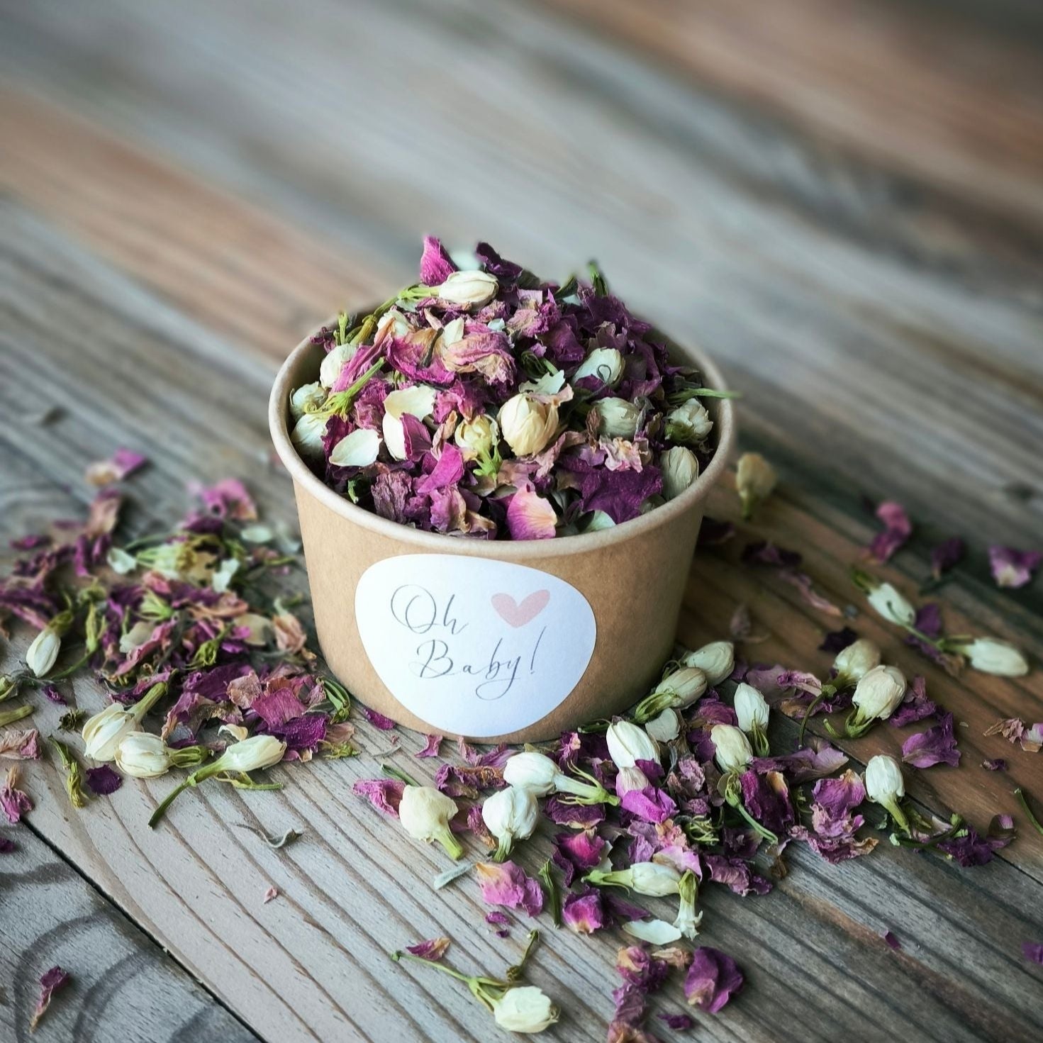 Blütenkonfetti Pink Ivory in braunen Bechern mit Layout 7