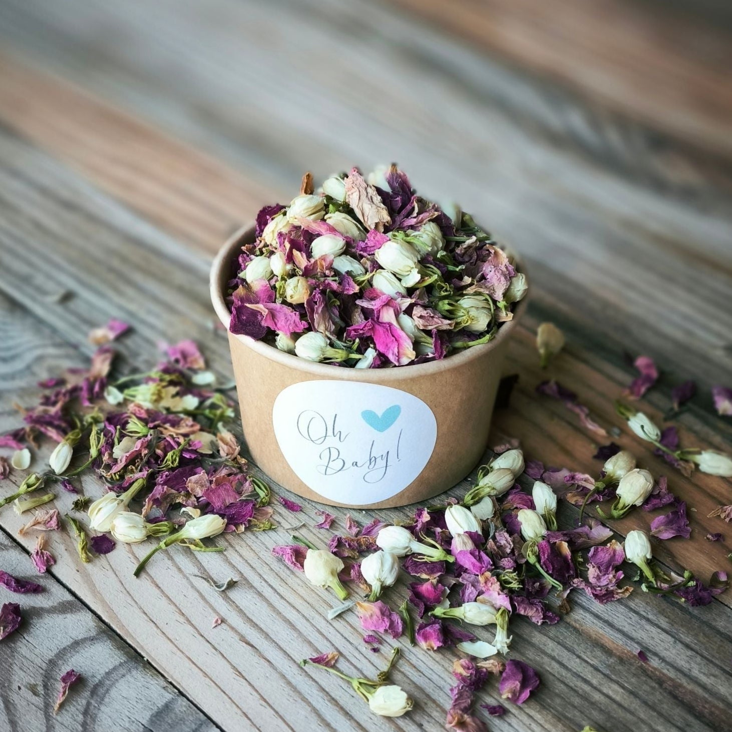 Blütenkonfetti Pink Ivory in braunen Bechern mit Layout 8