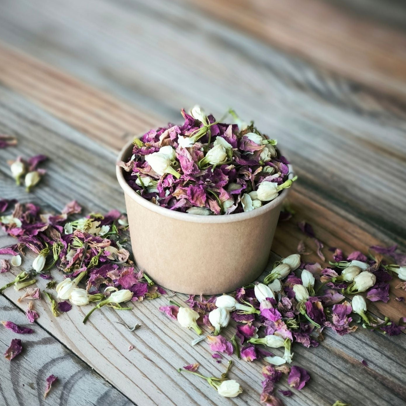 Blütenkonfetti Pink Ivory in braunen Bechern kein Sticker