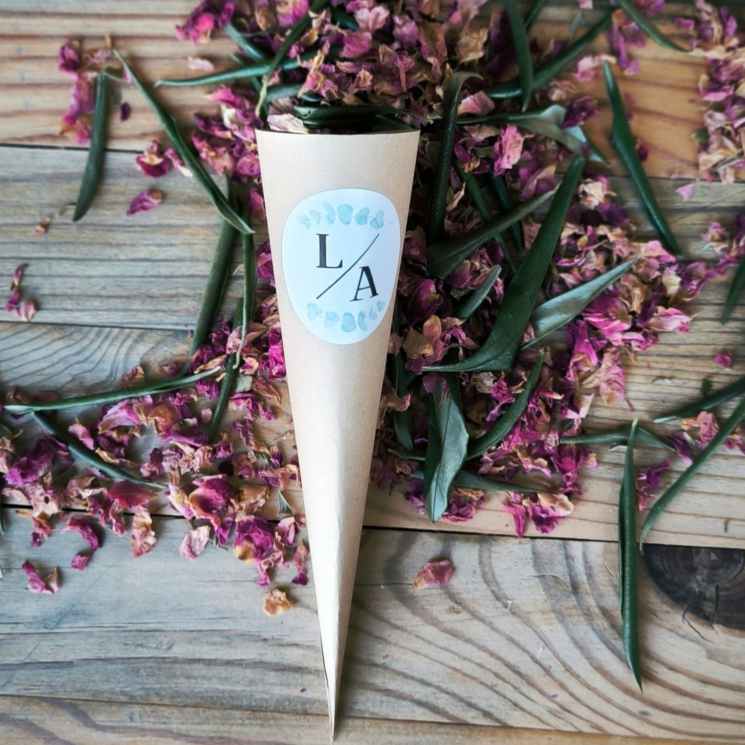 Blütenkonfetti Pink Olive in Cones mit Layout 3