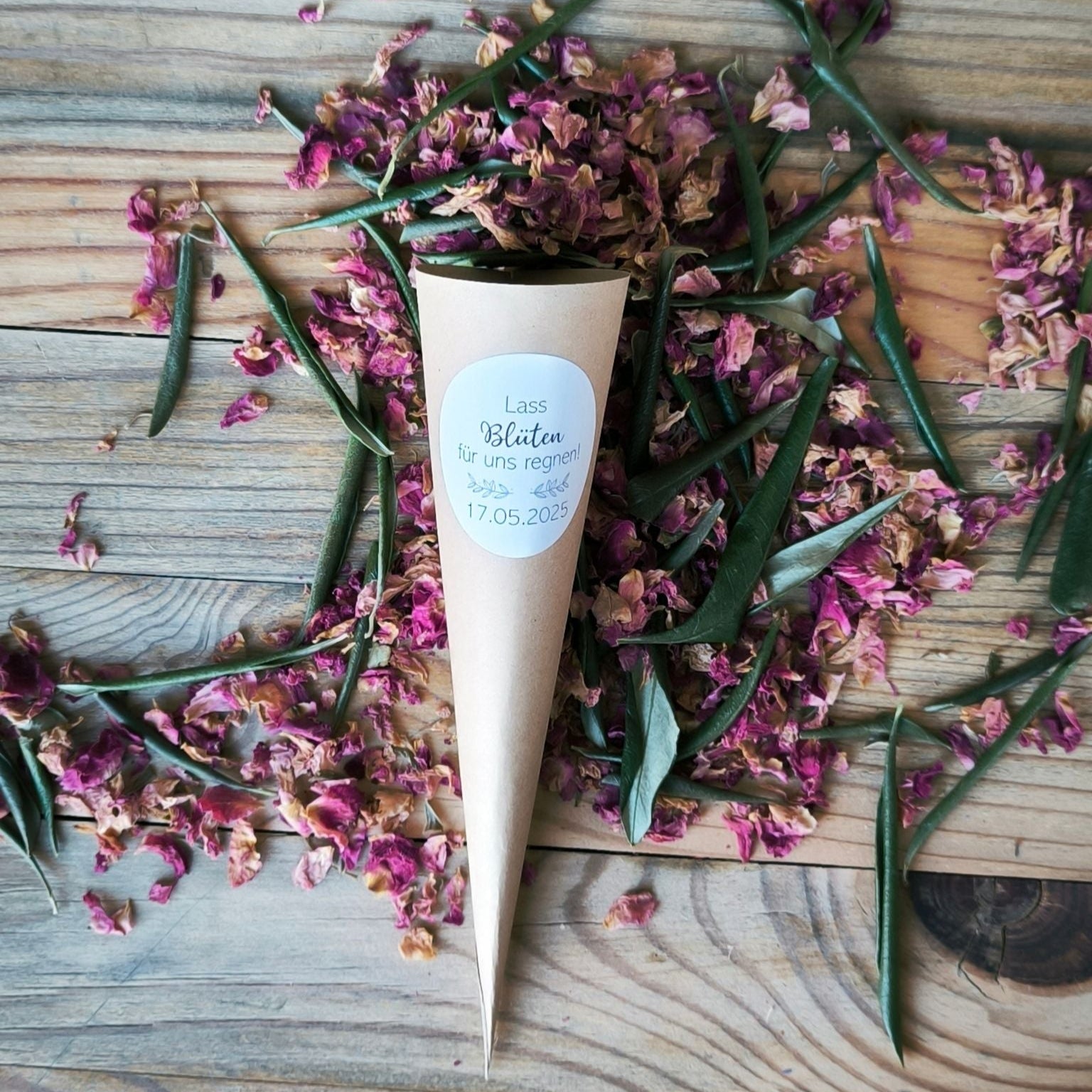 Blütenkonfetti Pink Olive in Cones mit Layout 4