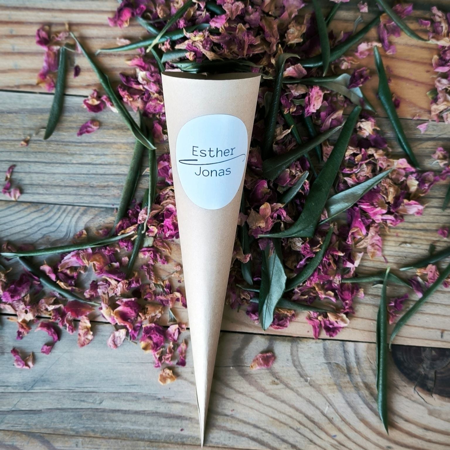 Blütenkonfetti Pink Olive in Cones mit Layout 6