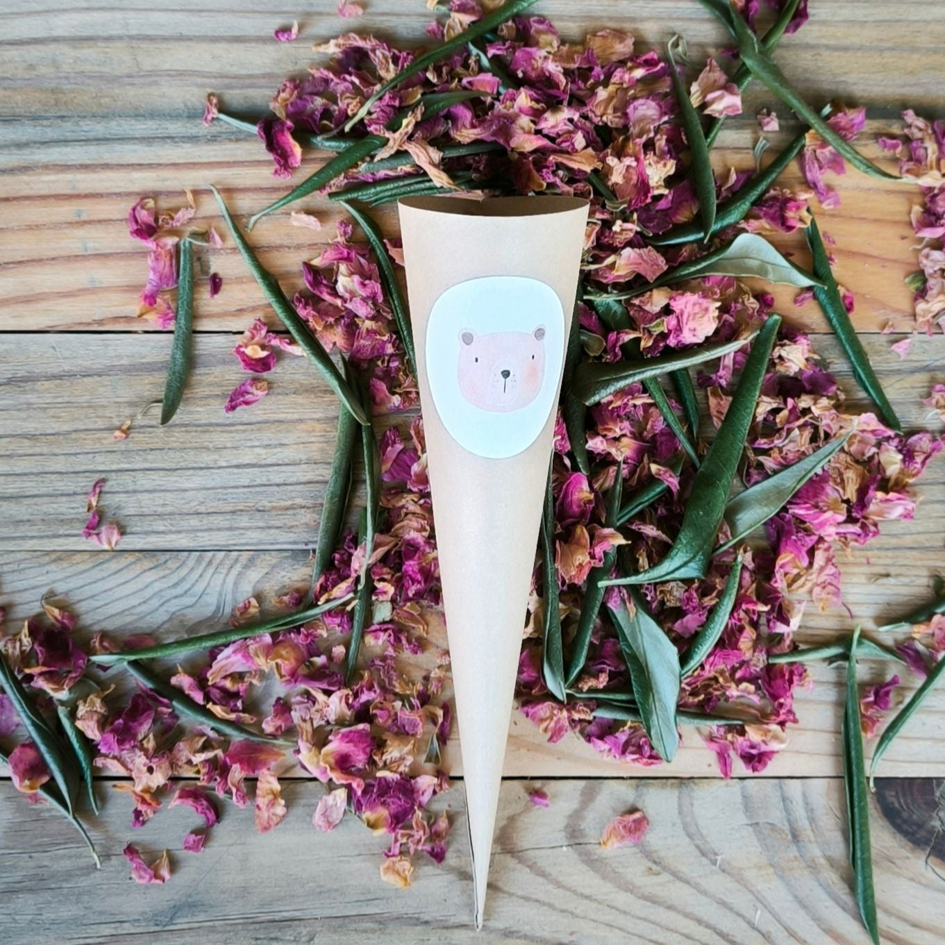 Blütenkonfetti Pink Olive in Cones mit Layout 9