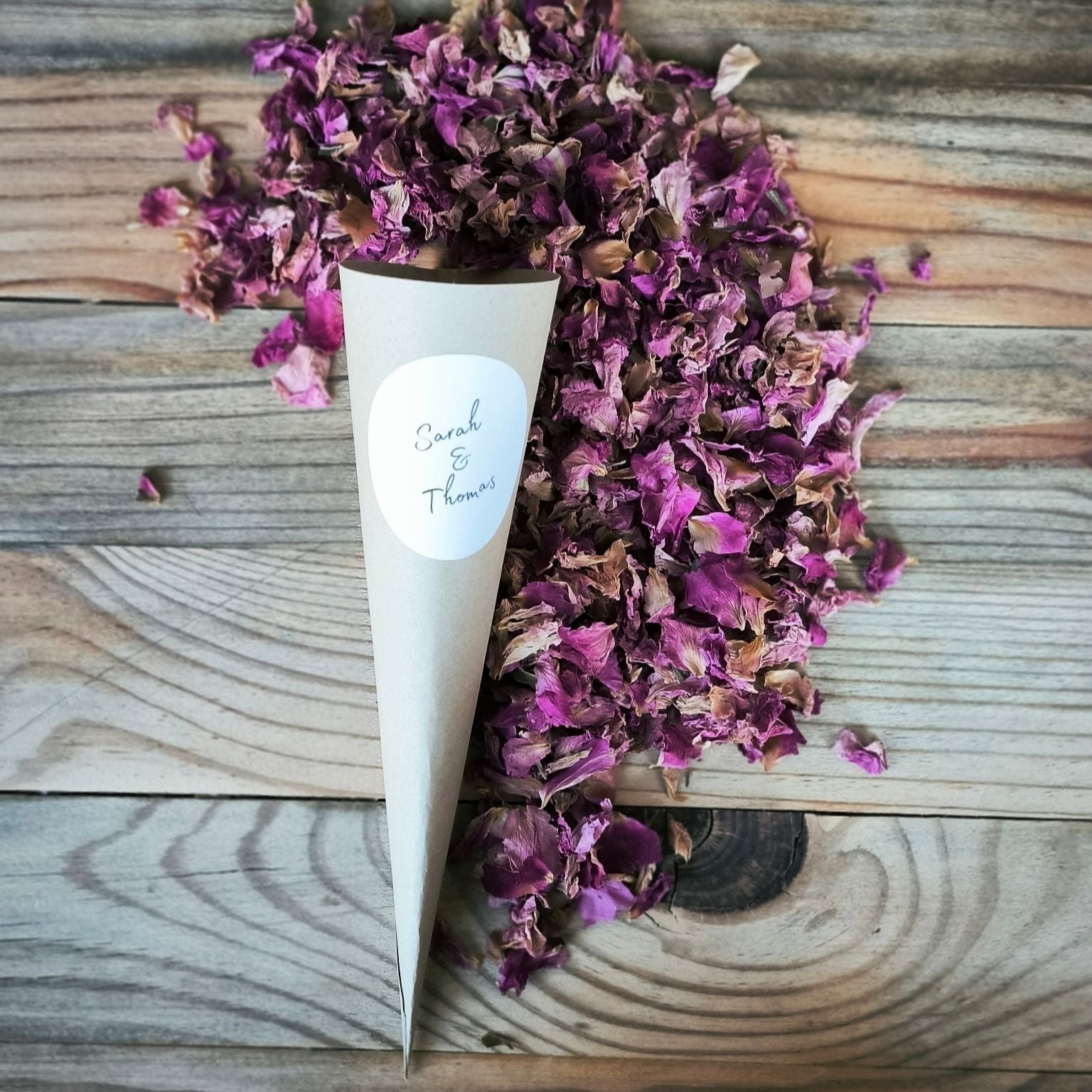 Blütenkonfetti Pink Romance in Cones mit Layout 5