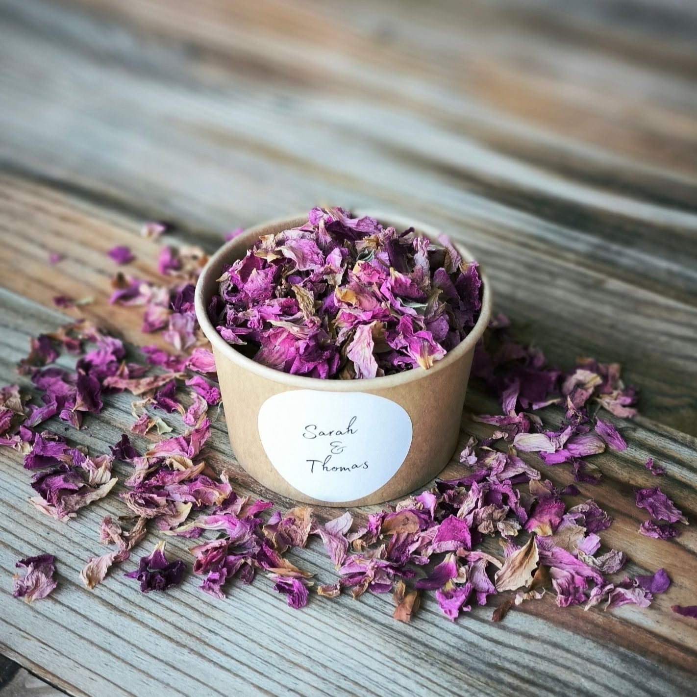 Blütenkonfetti Pink Romance in braunen Bechern mit Layout 5