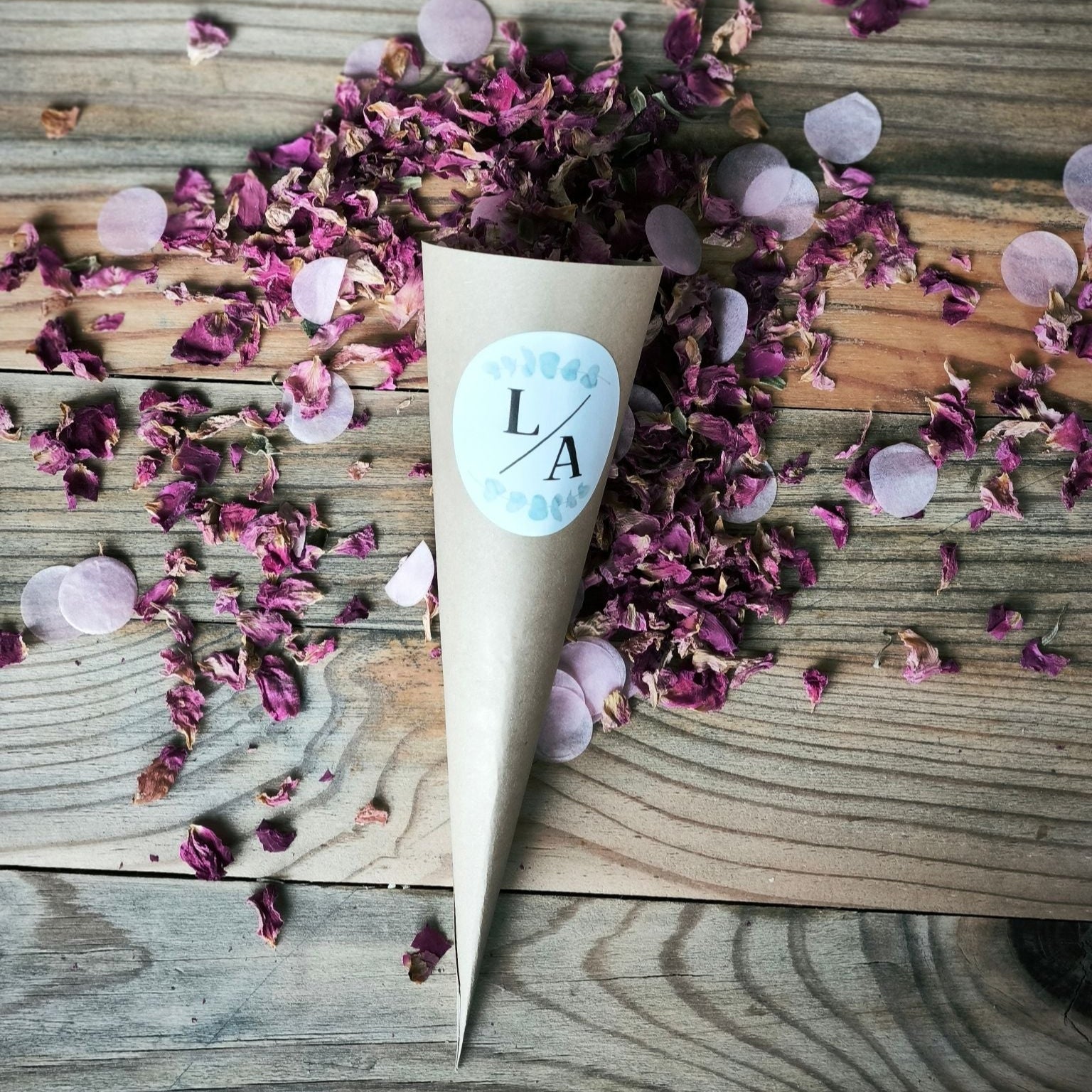 Blütenkonfetti Pink Romance mit Seidenpapier im Cone mit Layout 3