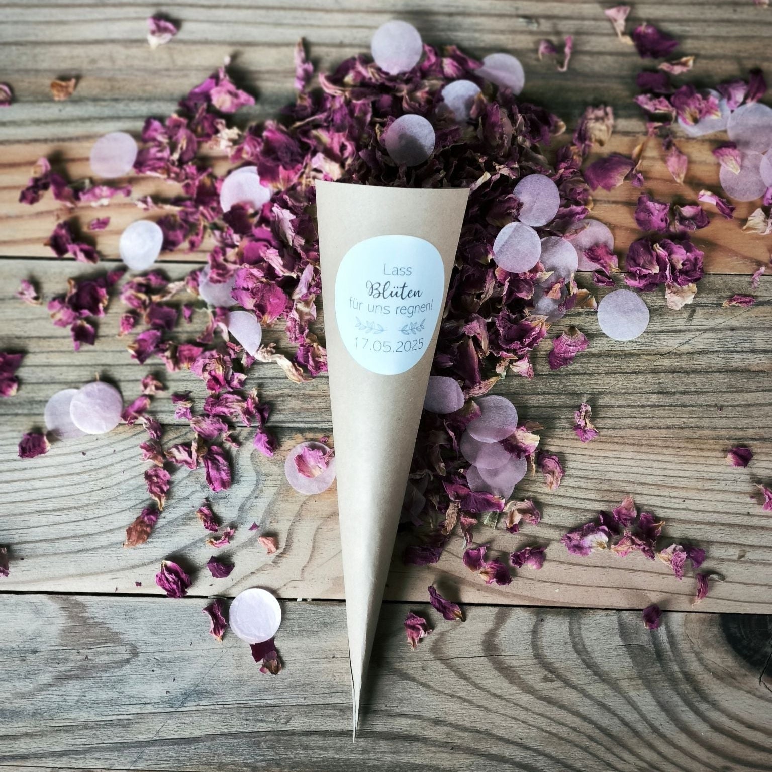 Blütenkonfetti Pink Romance mit Seidenpapier im Cone mit Layout 4