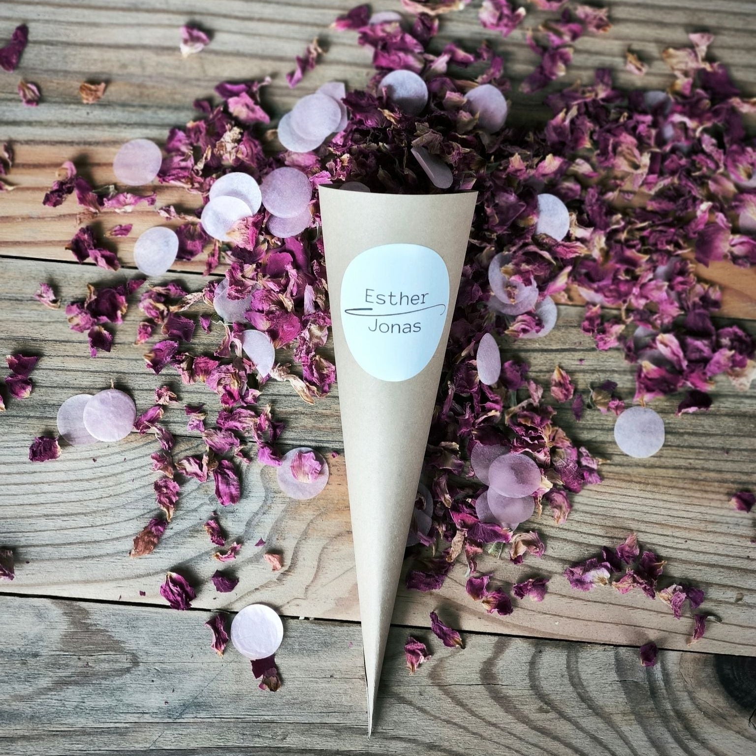 Blütenkonfetti Pink Romance mit Seidenpapier in Cones mit Layout 6