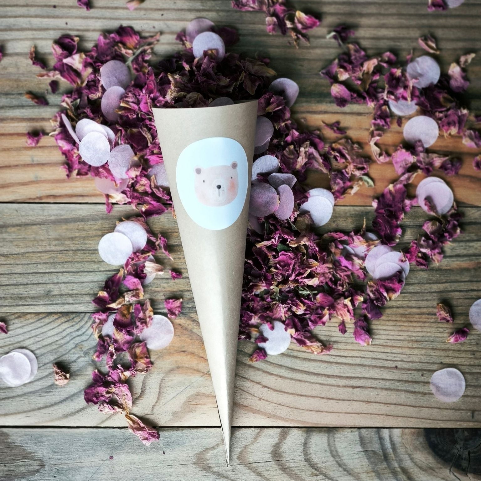 Blütenkonfetti Pink Romance mit Seidenpapier in Cones mit Layout 9