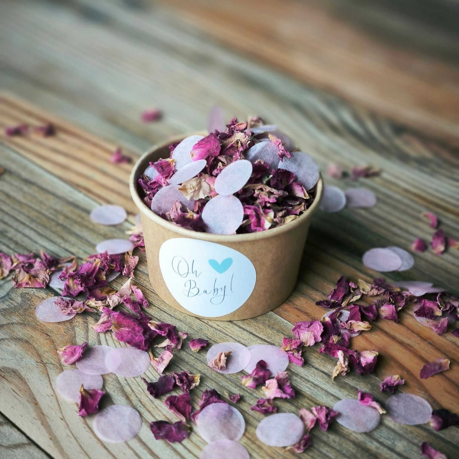 Blütenkonfetti Pink Romance mit Seidenpapier in braunen Bechern mit Layout 8