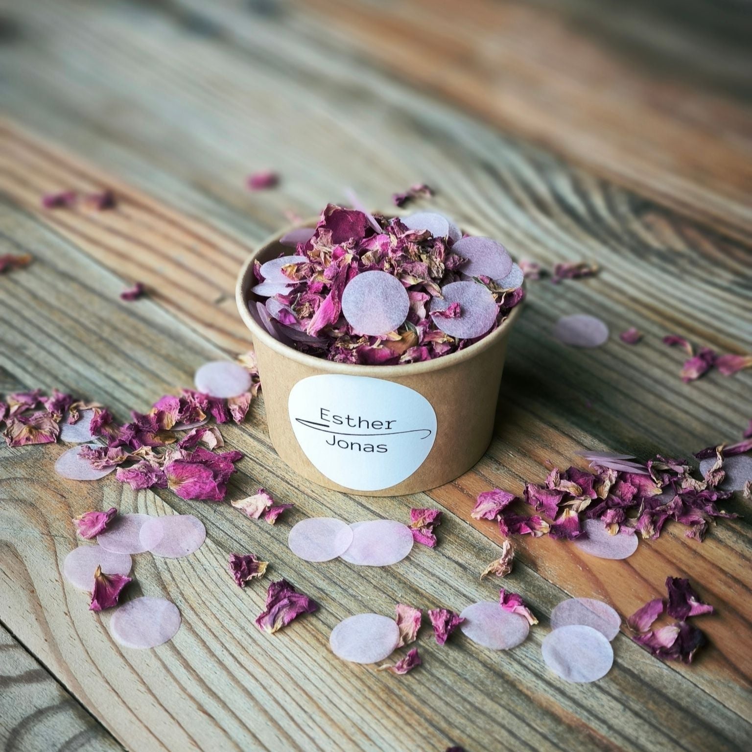 Blütenkonfetti Pink Romance mit Seidenpapier in braunen Bechern mit Layout 6