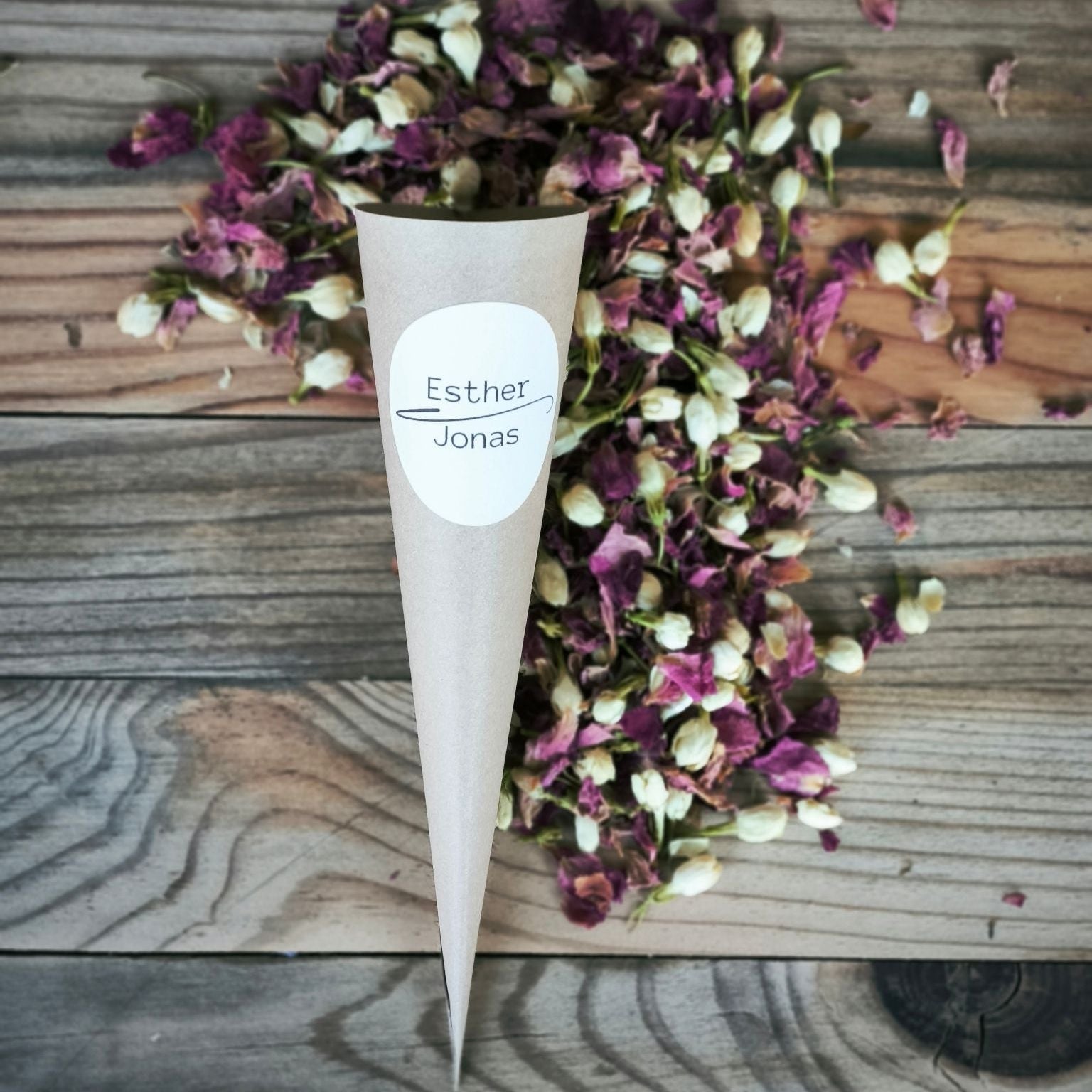 Blütenkonfetti Pink Ivory in Cones mit Layout 6