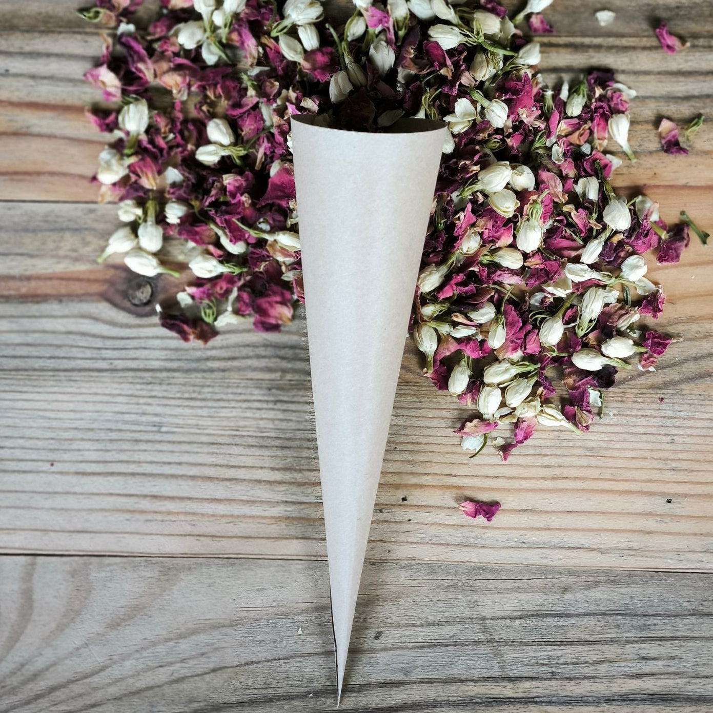 Blütenkonfetti Red Ivory in Cones kein Sticker